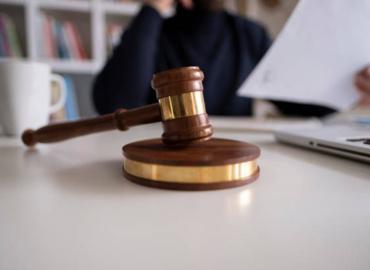 Obtenez des solutions sur mesure : Comment notre équipe de conseil juridique peut vous aider à trouver des solutions adaptées à vos besoins et objectifs.